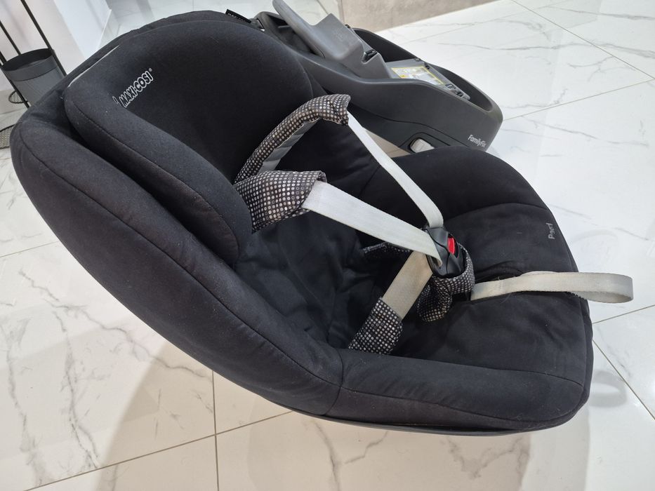 Fotelik samochodowy Maxi-Cosi Pearl z bazą FamilyFix