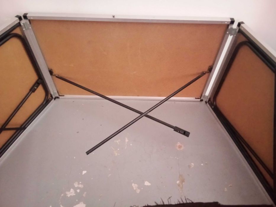 Mesa dobrável com três elementos