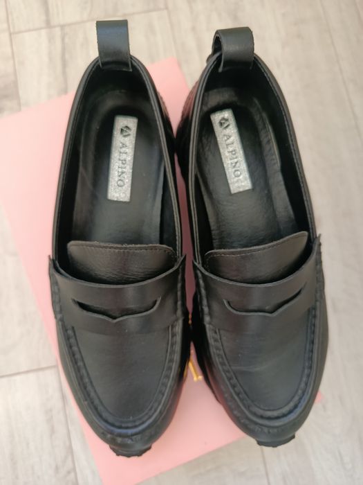 Продам фирменные кожаные мокасины