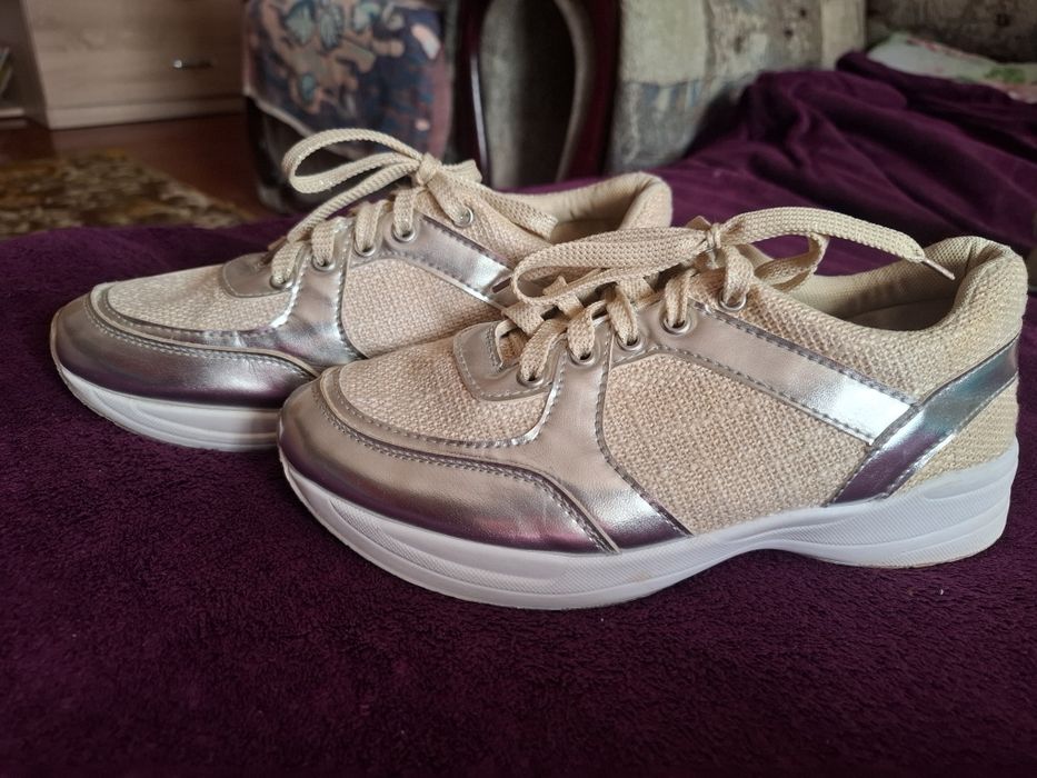 Кросівки літні...