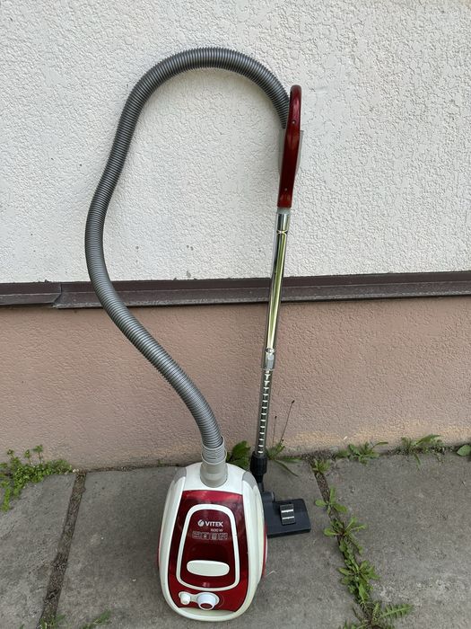 Пилосос Vitek 1600W в хорошому стані