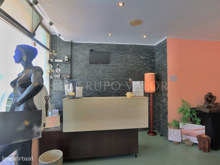 Store with 84m² in the central area of Mem Martins