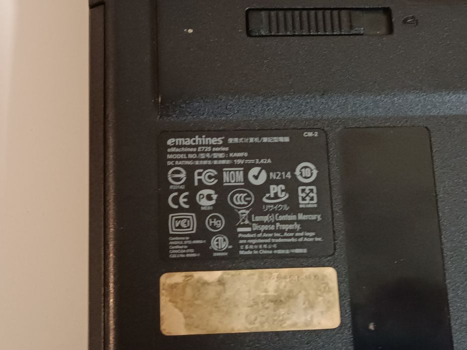 Laptop Acer Emachines E725 | T4200 | 1x2 GB RAM | DVD | 15,6" HD