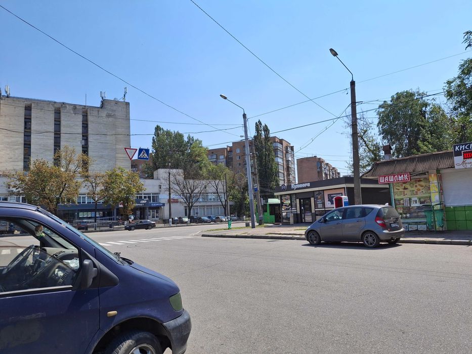 Аренда под кафе, магазин, круг 11 троллейбуса м. Вокзальная 8 мин.