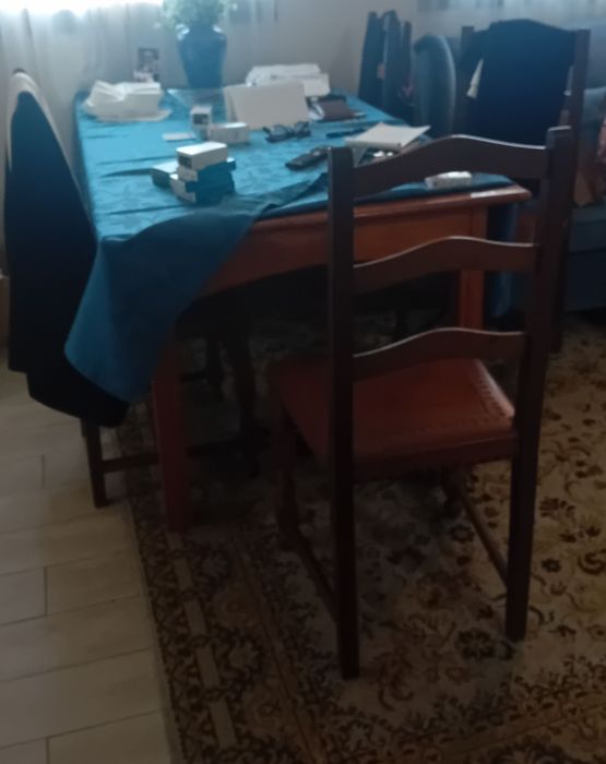 Mesa de jantar e 4 cadeiras