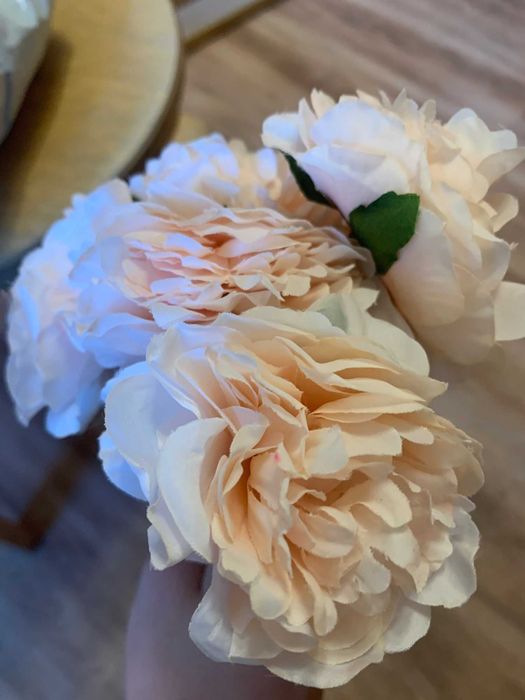 Искусственные пионы, штучные цветы, букет цветов.