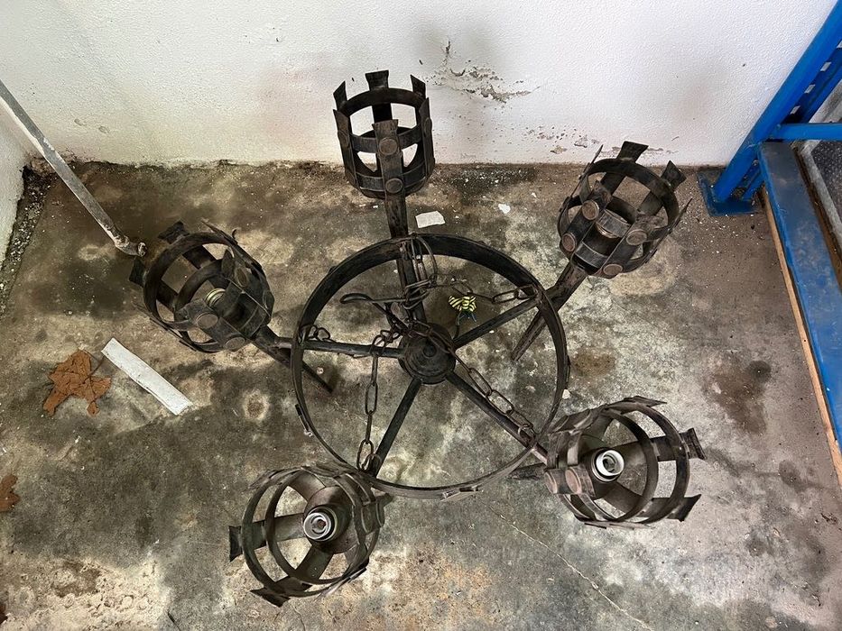Candeeiro medieval em ferro forjado – 5 focos (Castelo)