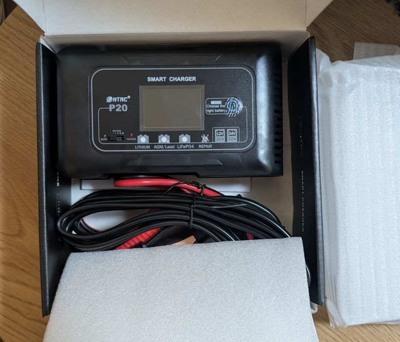 HTRC P20 — інтелектуальний зарядний пристрій для 12V та 24V