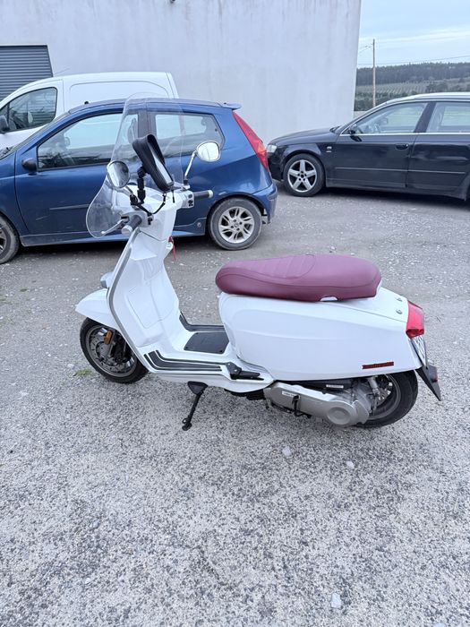 Lambretta V125 Special 2025 | 1286km | Extras + 2 capacetes | 3600€