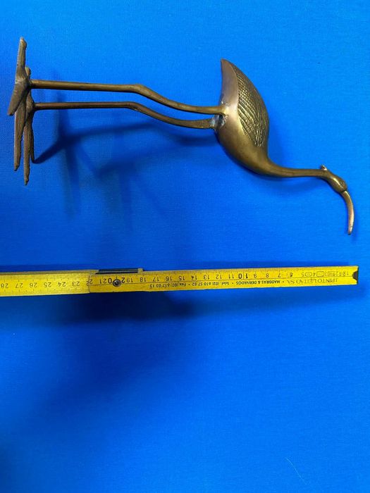 Ave decorativa em metal