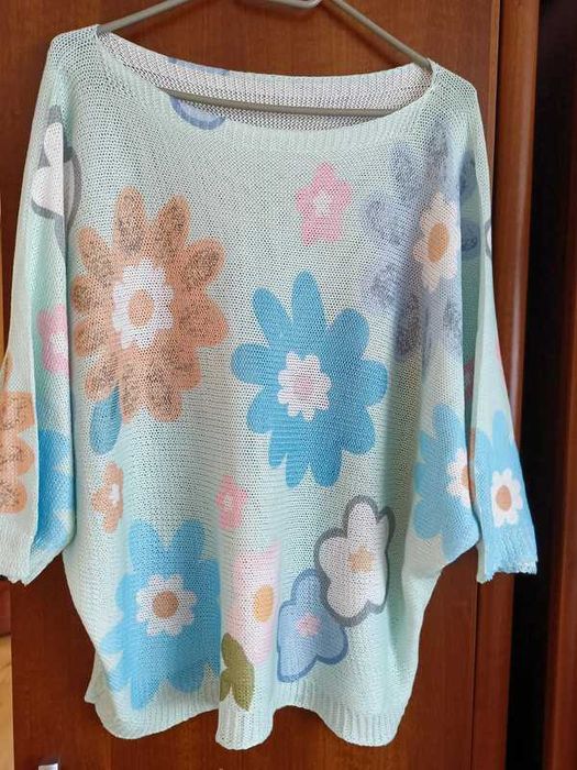 Sweterek ażurkowy w kwiaty