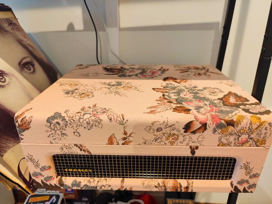 Gira-discos Crosley Voyager Floral (Bluetooth) – Como Novo / Excelente