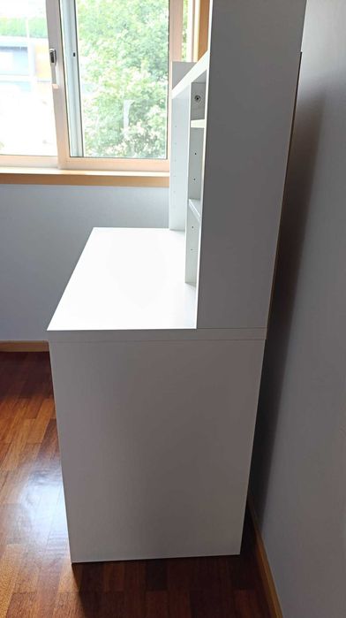 Secretária IKEA MICKE Branca com Estante – Muito Bom Estado