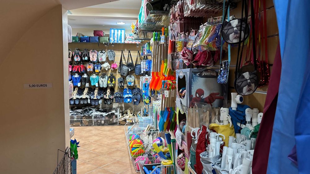 Trespassa-se/ Cedência de espaço comercial em Tavira