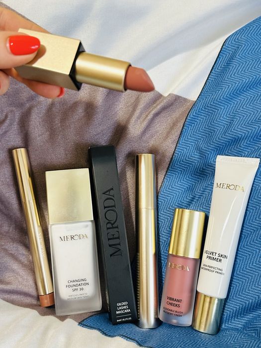 Meroda cosmetics (30 SPF podkład, primer, tusz, szminka, blush shimmer