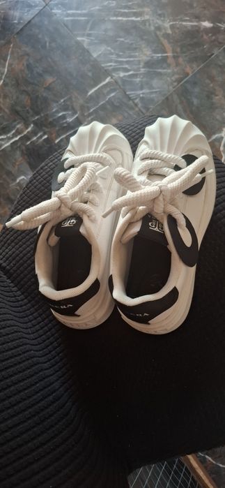 Białe sneakersy 36.