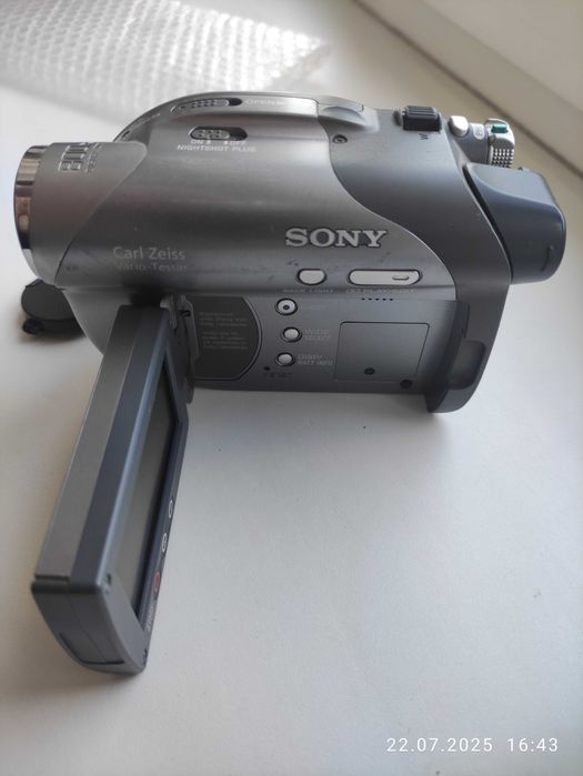 видеокамера SONY dcr-dvd205e рабочая с зарядкой