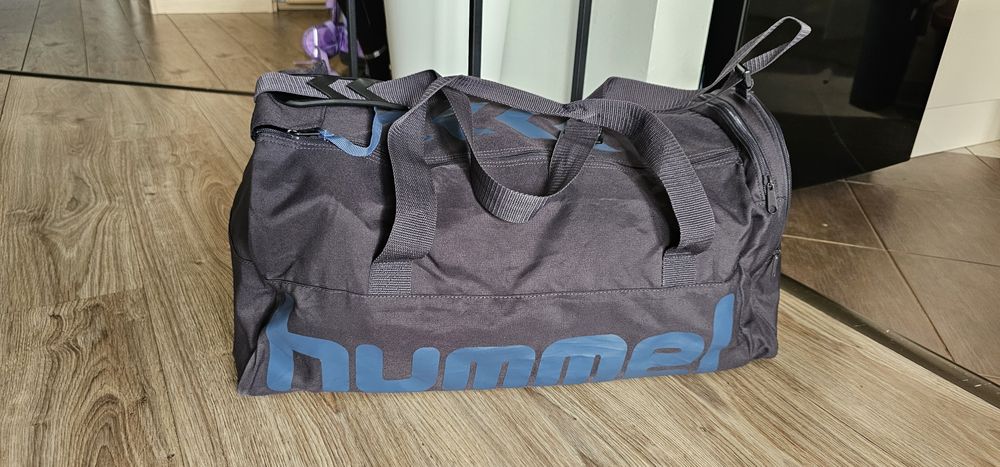Hummel torba podróżna lub na siłownię wymiary na zdjęciach