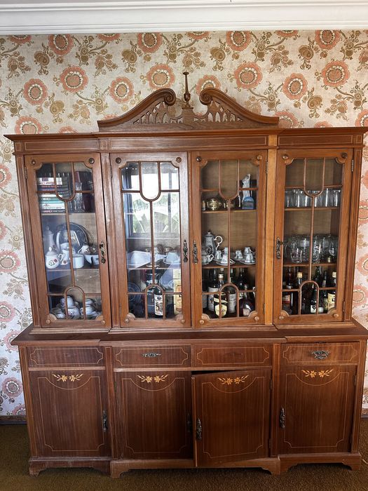 Cristaleira antiga para restauro