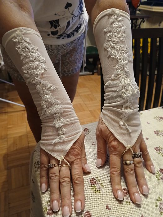 Rękawiczki białe do ślubu tiul z haftem