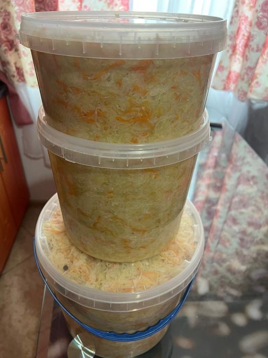 Квашенина капуста та морква