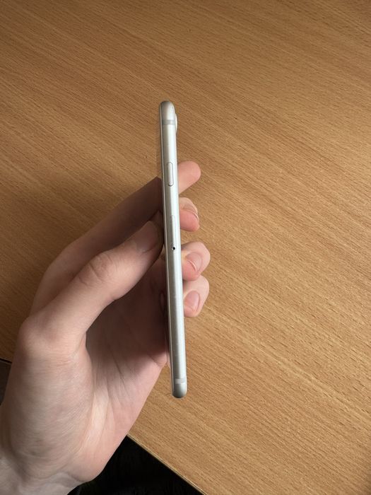 Apple Iphone 7 32 GB White у справному стані