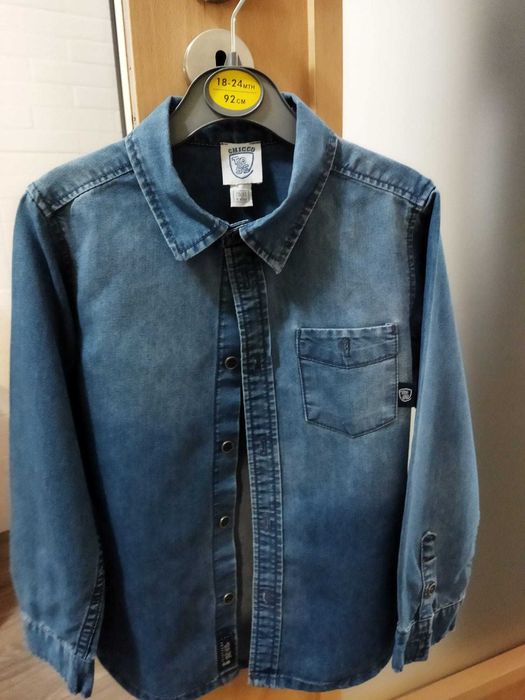 Conjunto de roupa para menino.