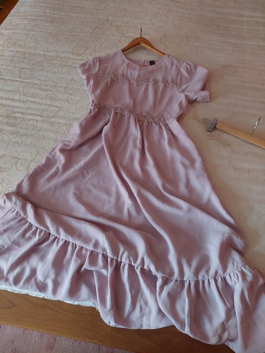 Piękna sukienka na lato na sesję ciążowa