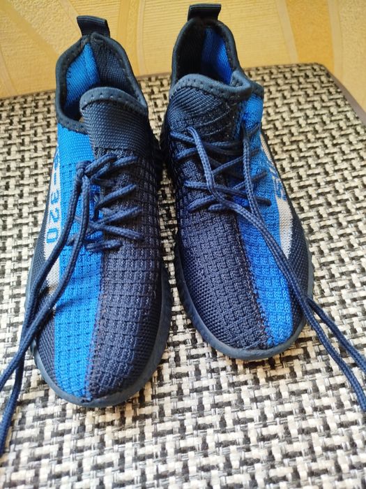 Весняні кросівки, красовки, мокасини