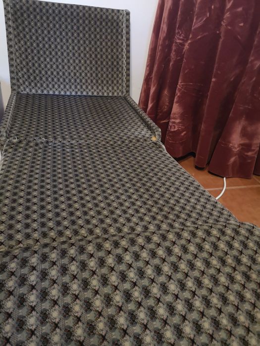 Sofá cambalhota em veludo cinzento