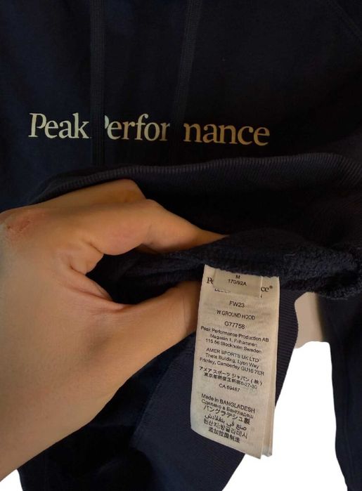 Bluza z kapturem peak performance granatowa z logiem m