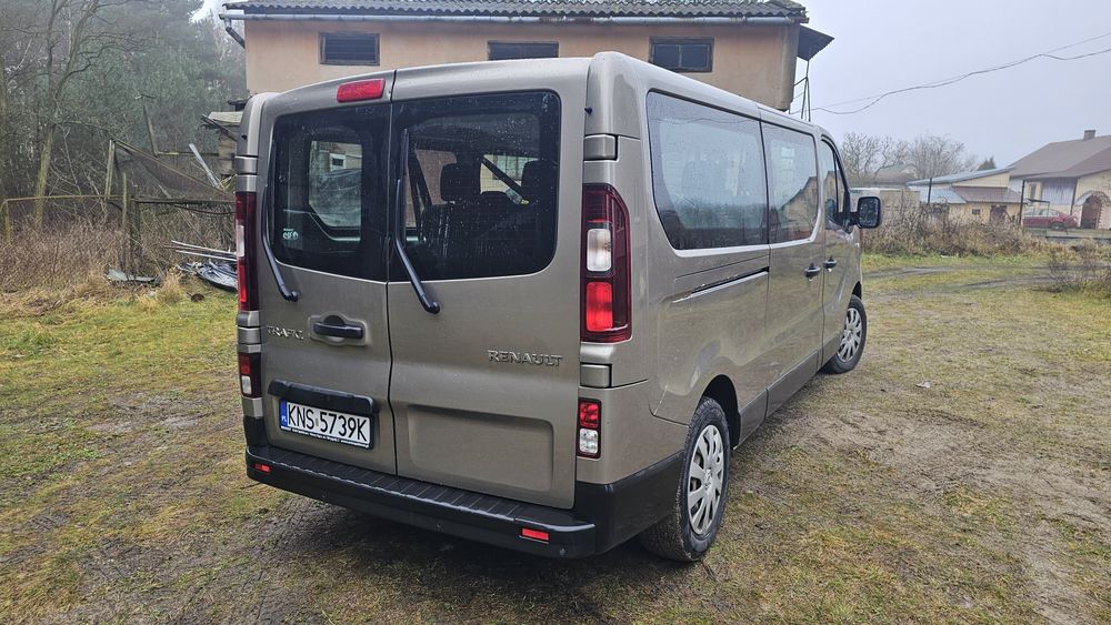 Renault Trafic 9 osobowy  faktura VAT