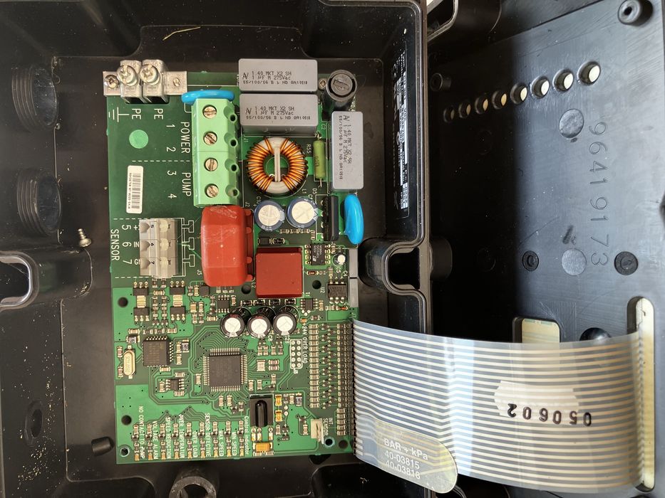 Grundfos CU 301 painel bomba submerssivel e medidor de pressão