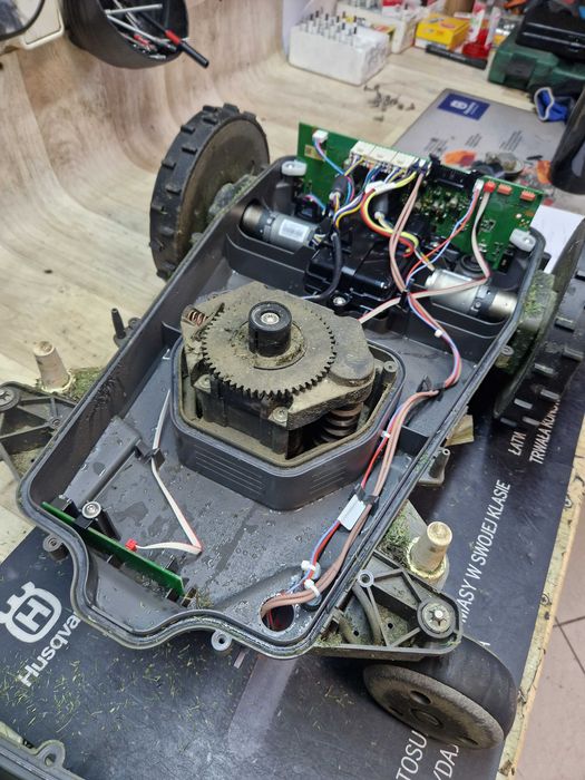 Sprzedaż/Montaż/Serwis robotów koszących Husqvarna Cedrus Sunseeker Gardena