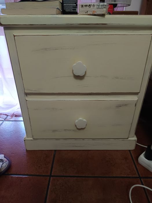 Conjunto de mobília de quarto branco decapé