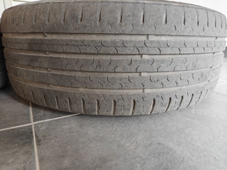 Jantes com pneus e tampões - 195/55 R16