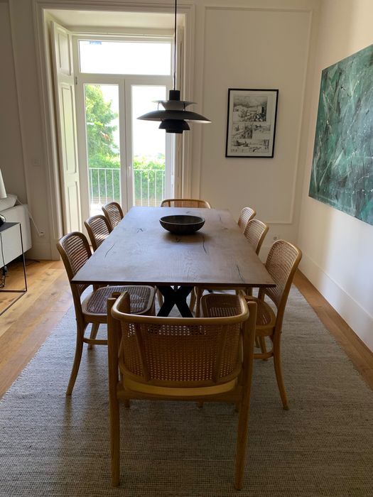 Mesa de jantar e cadeiras Area