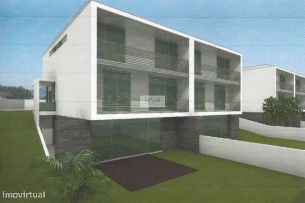 Terreno de 592m2 com viabilidade de construção de moradia T4 de 4 fren — Coronado (São Romão E São Mamede), Porto