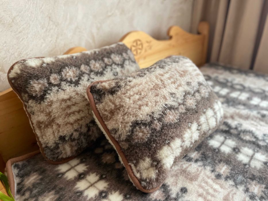 Dwie poduszki z wełny owczej 100% Merino (60x40cm)