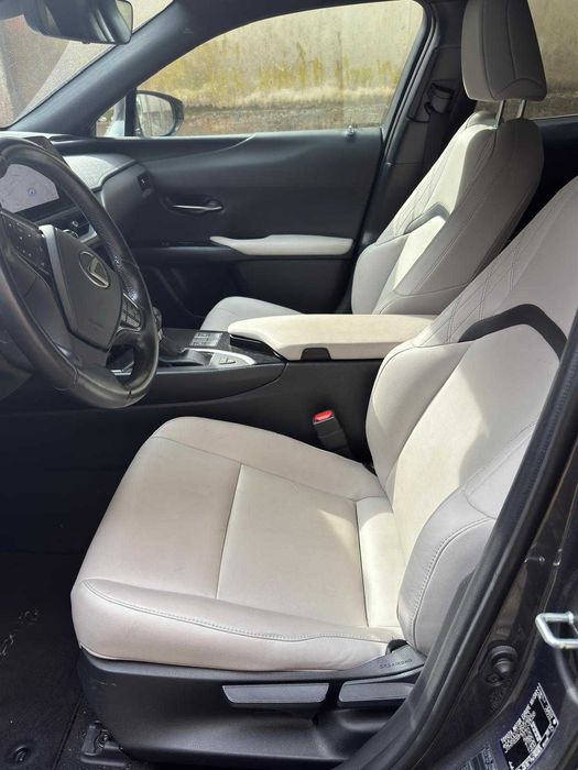 Lexus UX 250h F Sport