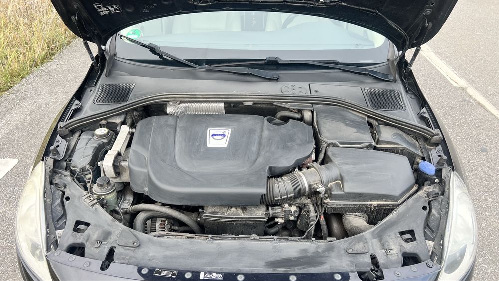 Автомобіль Volvo V60