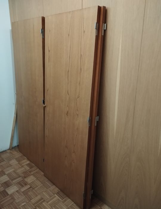 Portas de roupeiros embutir (200x150 c/aros incluídos)