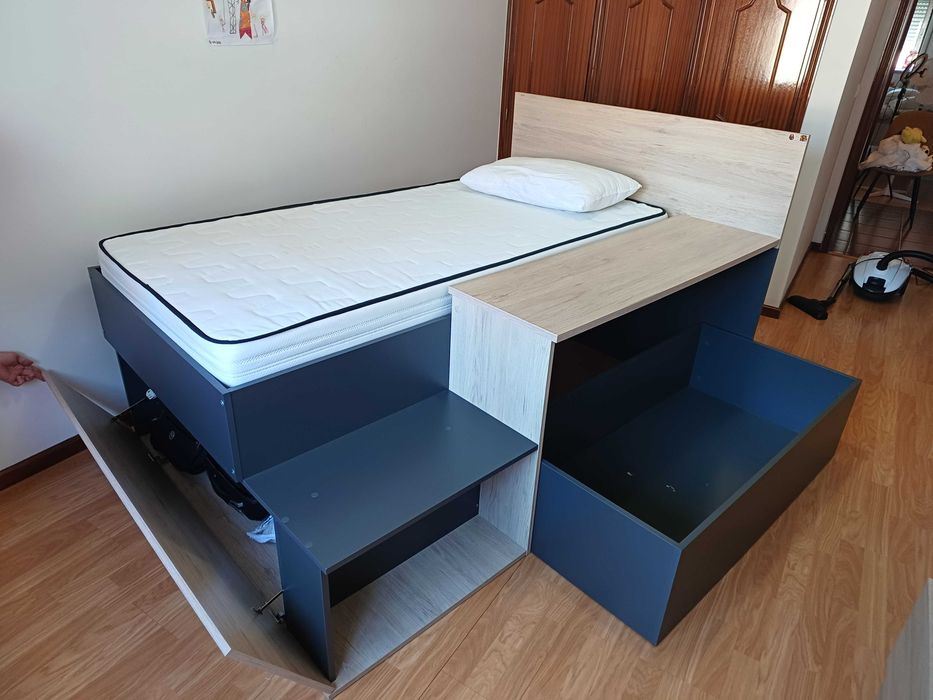 Cama solteiro com arrumação