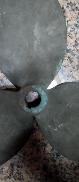 Hélices para barcos uma em bronze e uma em latão para venda preço uni.