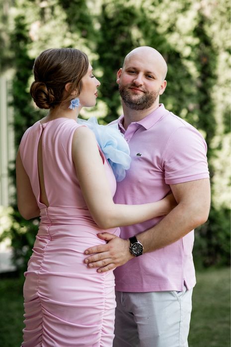 Рожева сукня на гендер-паті, фотосесію вагітності з драпіруванням