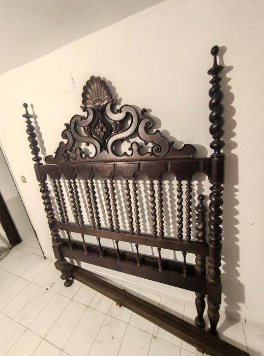 Cama antiga de Madeira