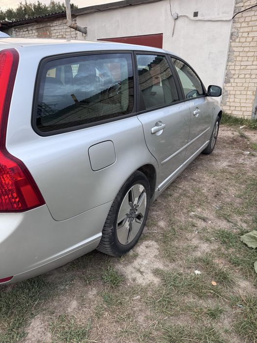 Volvo v50.