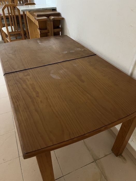 2 mesas extensiveis em madeira maciça