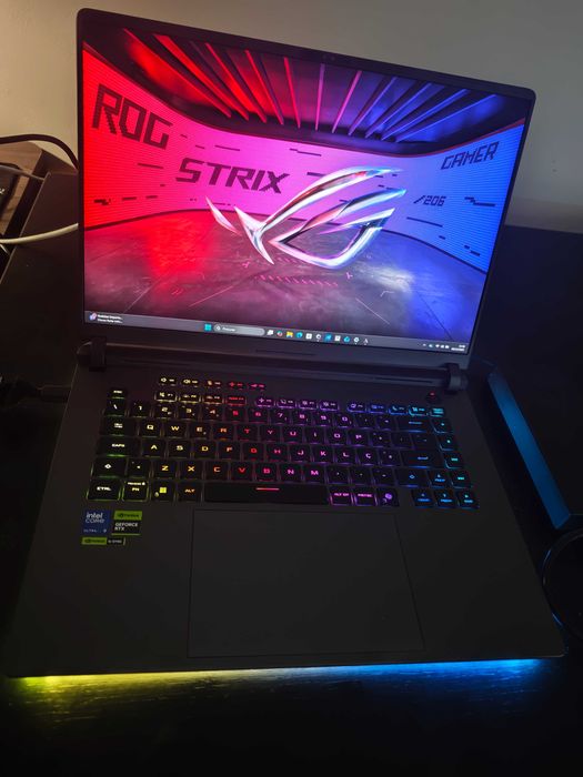 PC Asus ROG Strix G615 16" | RTX 5070 | Ultra 9 275HX | 32GB | 1TB