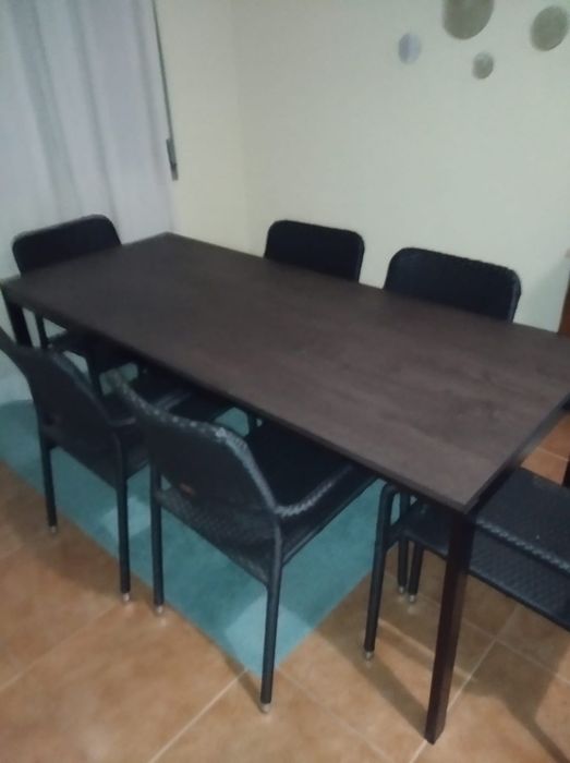 Mesa de sala escura extensível